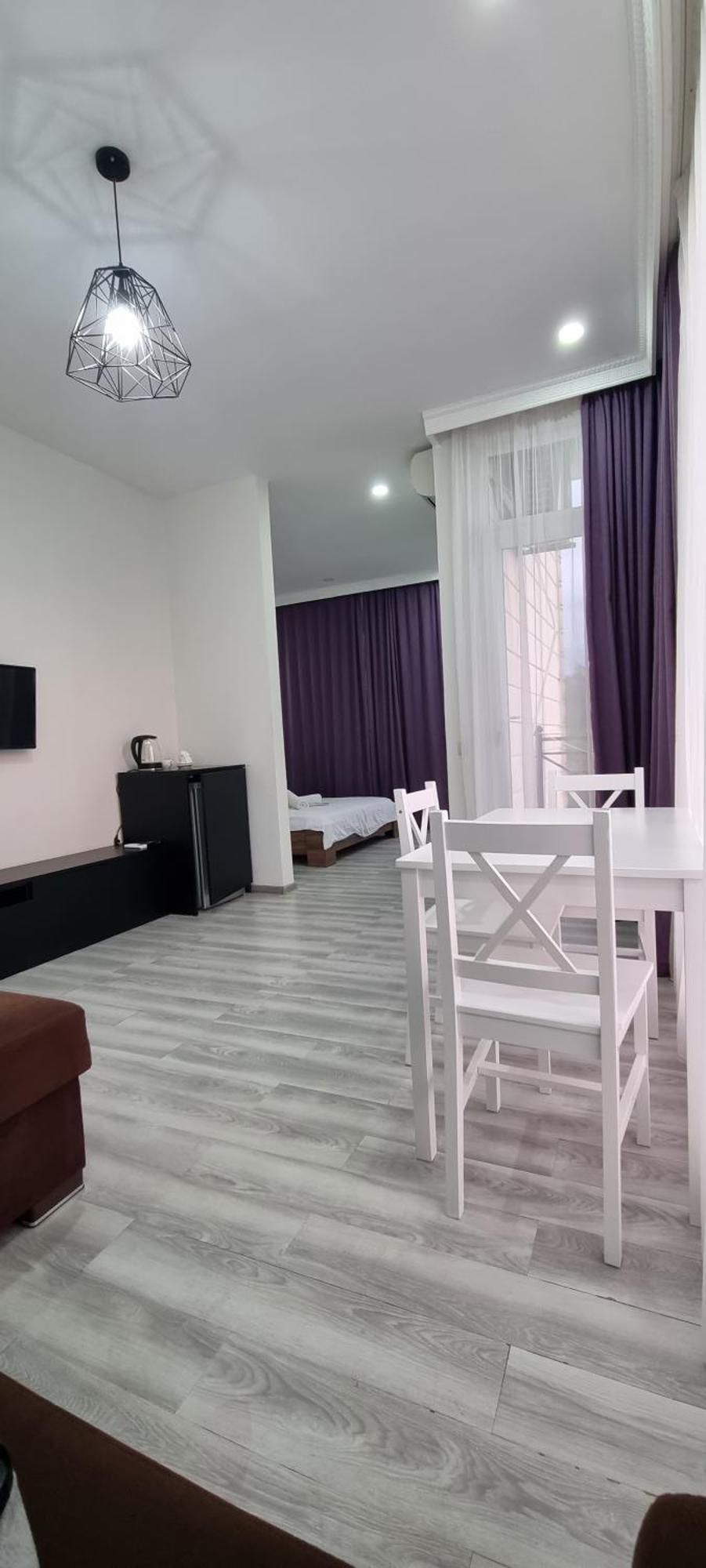 Wonderland Otel Chakvi Oda fotoğraf